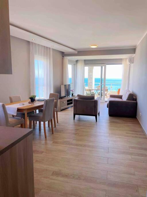 Super Cute With Sea & Montain View, Pool, Sauna, Hottube, Steaming, Gym, Garden And *