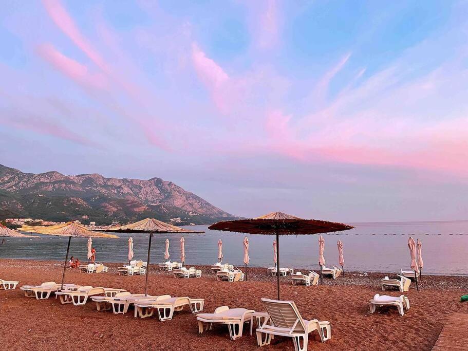 Apartment Super Cute With Sea & Montain View, Pool, Sauna, Hottube, Steaming, Gym, Garden And Budva