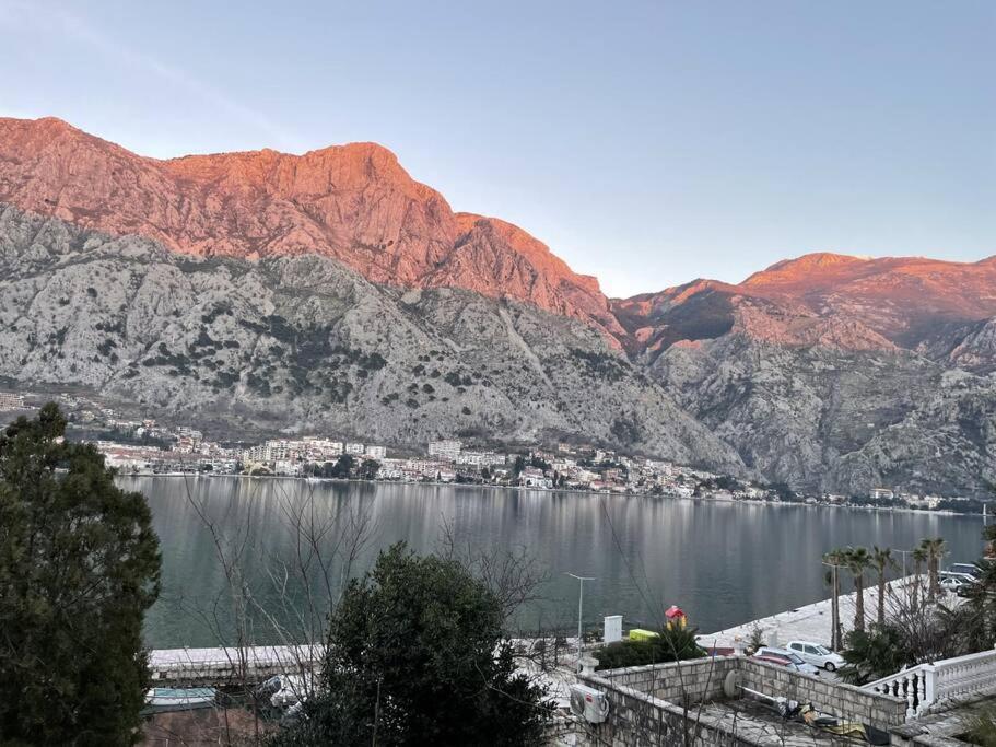 Super Cute With Sea & Montain View, Pool, Sauna, Hottube, Steaming, Gym, Garden And * Budva