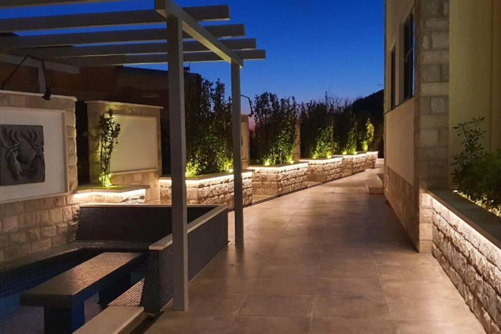 Apartment Super Cute With Sea & Montain View, Pool, Sauna, Hottube, Steaming, Gym, Garden And