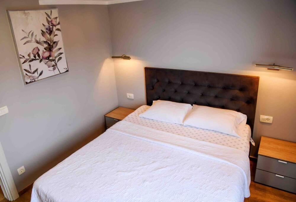 Super Cute With Sea & Montain View, Pool, Sauna, Hottube, Steaming, Gym, Garden And Apartment Budva