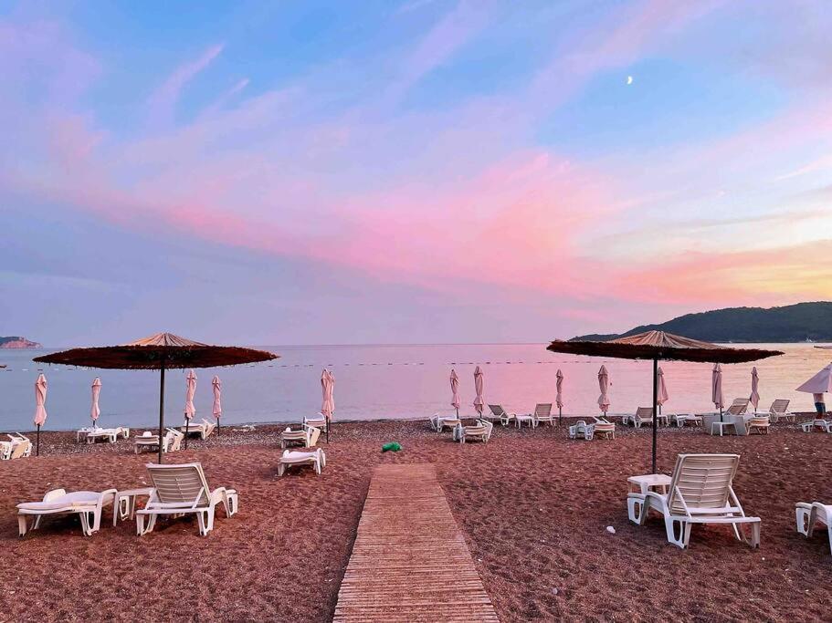 Super Cute With Sea & Montain View, Pool, Sauna, Hottube, Steaming, Gym, Garden And Apartment *