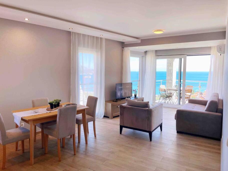 Super Cute With Sea & Montain View, Pool, Sauna, Hottube, Steaming, Gym, Garden And Apartment *