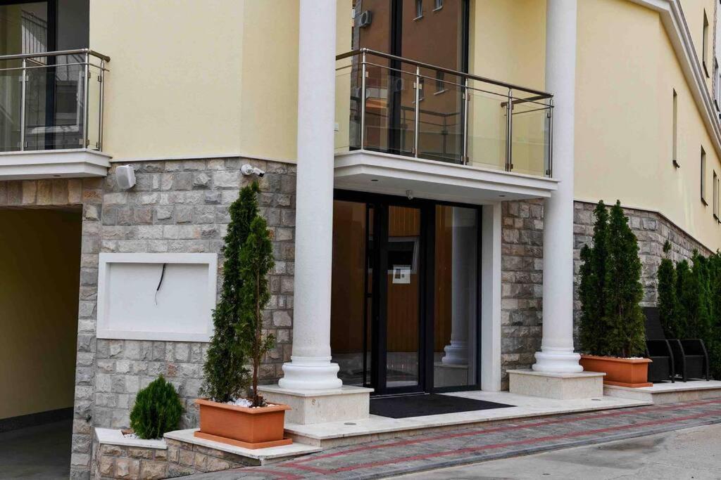 Apartment Super Cute With Sea & Montain View, Pool, Sauna, Hottube, Steaming, Gym, Garden And *