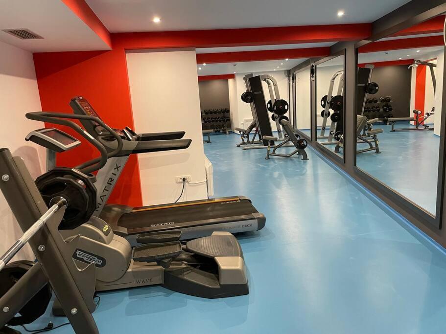 Apartment Super Cute With Sea & Montain View, Pool, Sauna, Hottube, Steaming, Gym, Garden And Budva