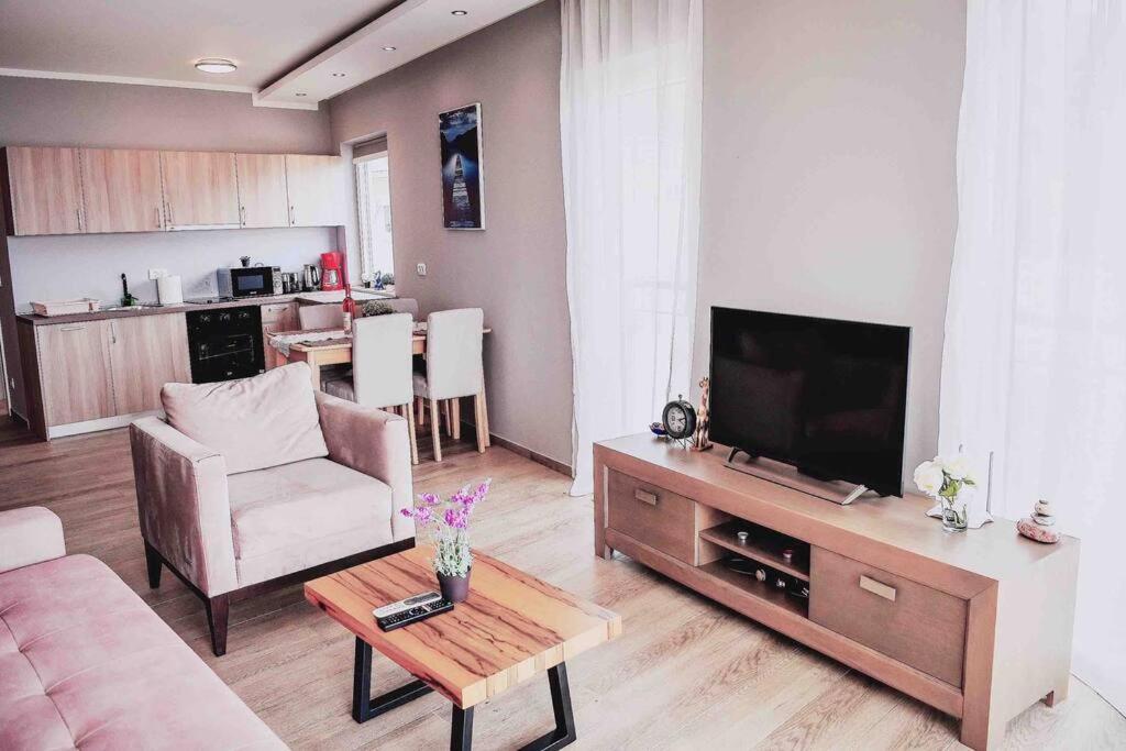 Super Cute With Sea & Montain View, Pool, Sauna, Hottube, Steaming, Gym, Garden And *