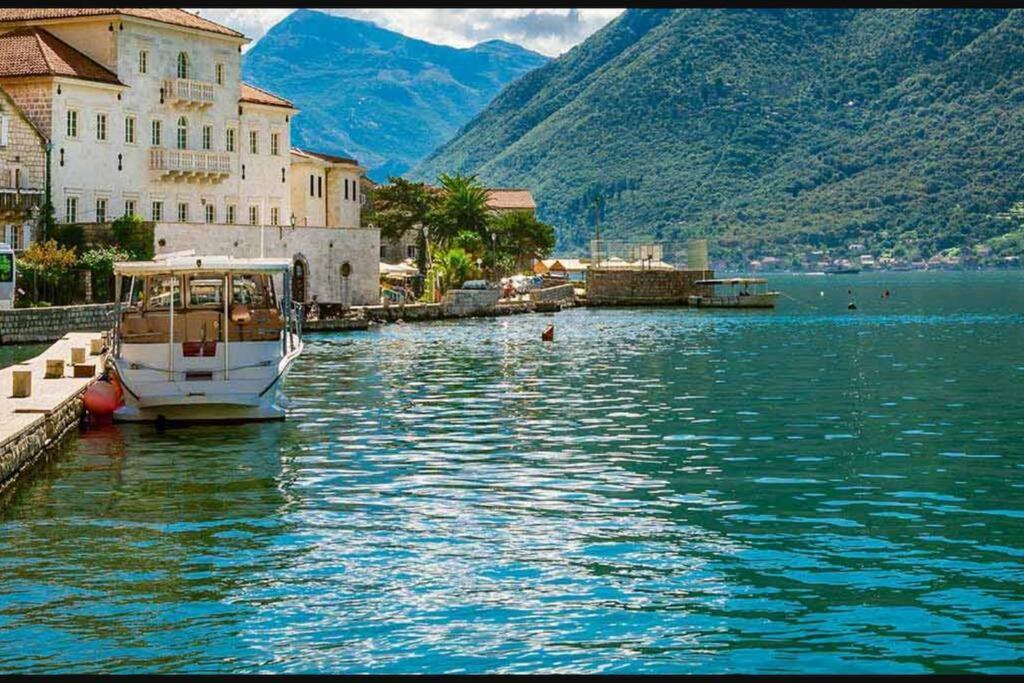 Super Cute With Sea & Montain View, Pool, Sauna, Hottube, Steaming, Gym, Garden And Budva