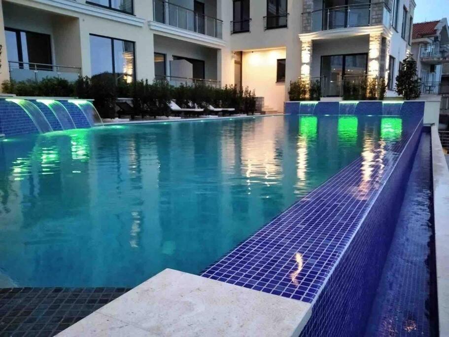 Super Cute With Sea & Montain View, Pool, Sauna, Hottube, Steaming, Gym, Garden And Apartment