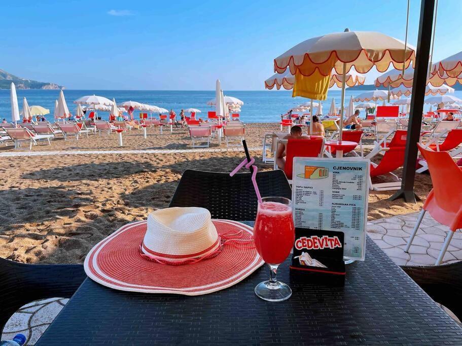 Apartment Super Cute With Sea & Montain View, Pool, Sauna, Hottube, Steaming, Gym, Garden And Budva
