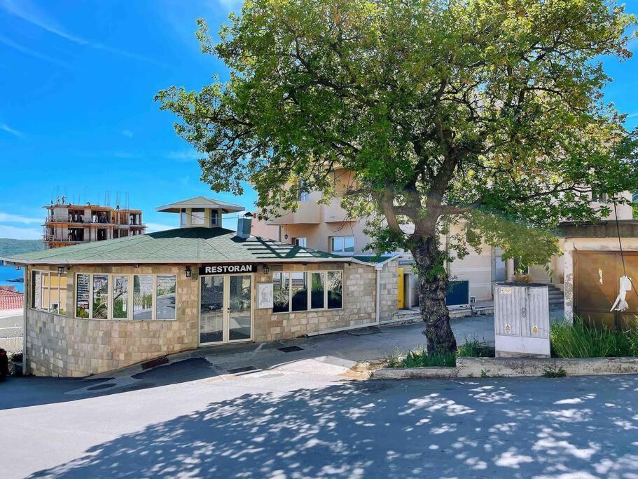 Super Cute With Sea & Montain View, Pool, Sauna, Hottube, Steaming, Gym, Garden And Apartment Budva
