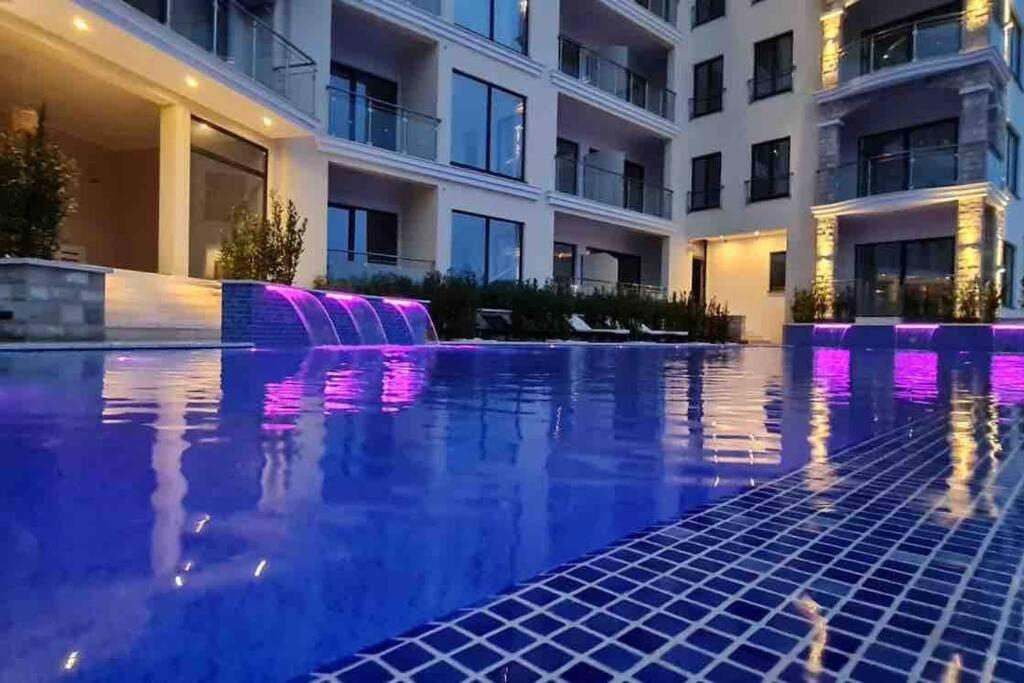 Super Cute With Sea & Montain View, Pool, Sauna, Hottube, Steaming, Gym, Garden And *