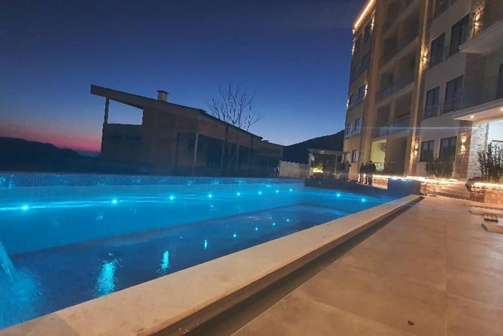 Super Cute With Sea & Montain View, Pool, Sauna, Hottube, Steaming, Gym, Garden And Budva