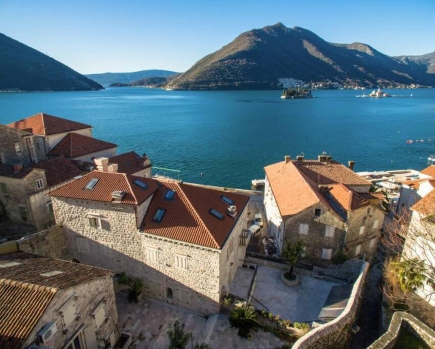 Apartment Super Cute With Sea & Montain View, Pool, Sauna, Hottube, Steaming, Gym, Garden And