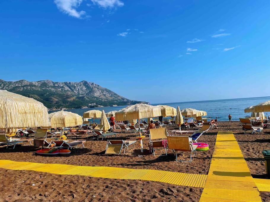Apartment Super Cute With Sea & Montain View, Pool, Sauna, Hottube, Steaming, Gym, Garden And Budva