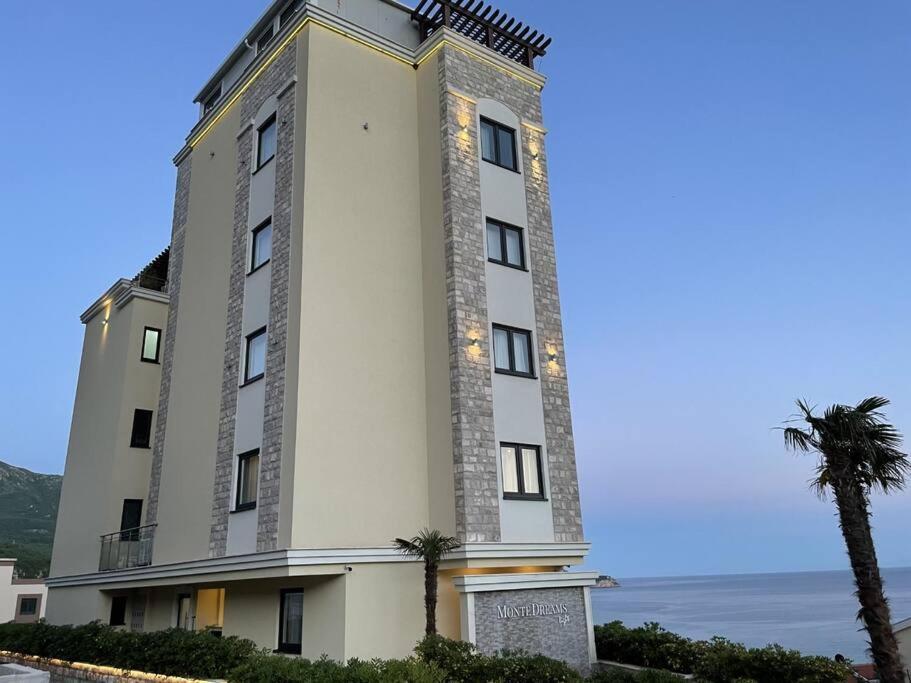 Super Cute With Sea & Montain View, Pool, Sauna, Hottube, Steaming, Gym, Garden And