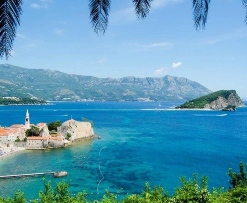 Apartment Super Cute With Sea & Montain View, Pool, Sauna, Hottube, Steaming, Gym, Garden And Budva