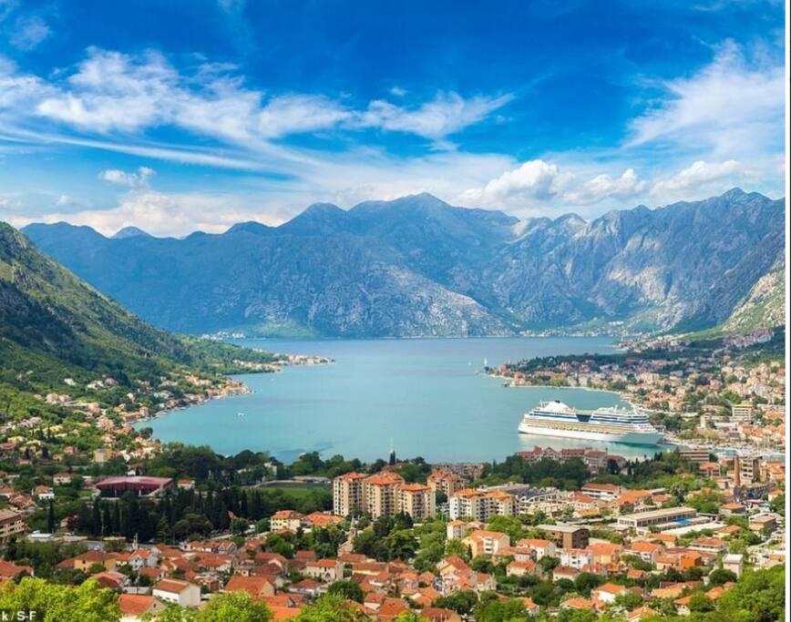 Super Cute With Sea & Montain View, Pool, Sauna, Hottube, Steaming, Gym, Garden And Budva