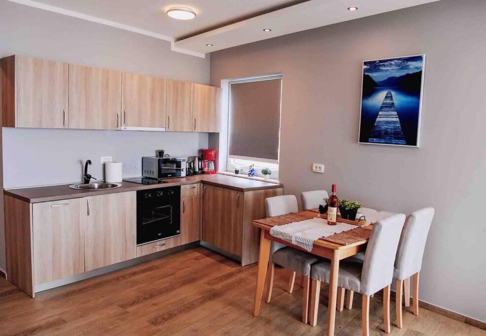 Apartment Super Cute With Sea & Montain View, Pool, Sauna, Hottube, Steaming, Gym, Garden And