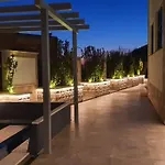Super Cute Home With Sea & Montain View, Pool, Sauna, Hottube, Steaming, Gym, Garden And More