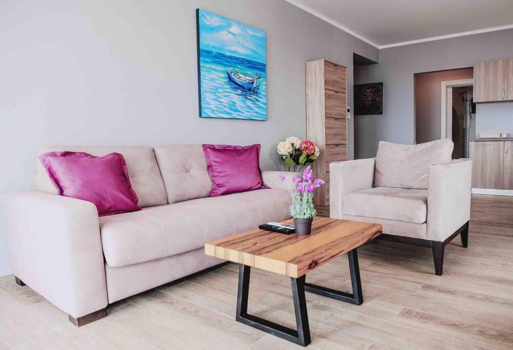 Super Cute With Sea & Montain View, Pool, Sauna, Hottube, Steaming, Gym, Garden And